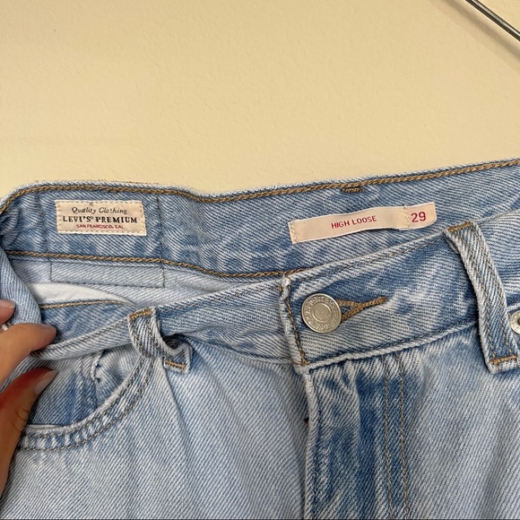 🚨SOLD🚨 Levi’s High Loose Denim Jeans Light Wash Size 29 - Picture 3 of 4